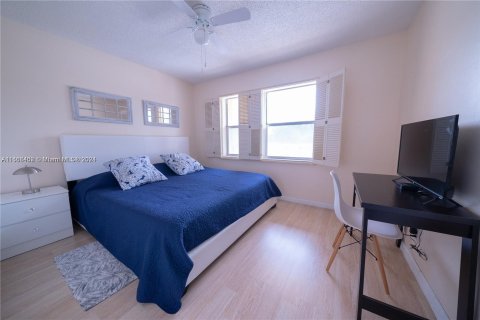 Condo in Sunrise, Florida, 2 bedrooms  № 1381937 - photo 14