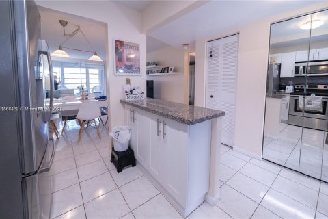 Condo in Sunrise, Florida, 2 bedrooms  № 1381937 - photo 6