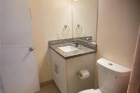 Condo in Sunrise, Florida, 2 bedrooms  № 1381937 - photo 18