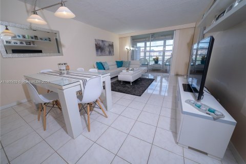 Condominio en venta en Sunrise, Florida, 2 dormitorios, 78.97 m2 № 1381937 - foto 8