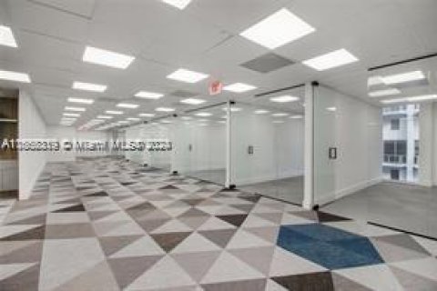 Commercial property in Miami, Florida № 1381983 - photo 4