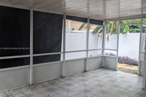 Casa en venta en Hialeah, Florida, 3 dormitorios, 110.55 m2 № 1381936 - foto 12