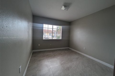 Casa en venta en Hialeah, Florida, 3 dormitorios, 110.55 m2 № 1381936 - foto 8