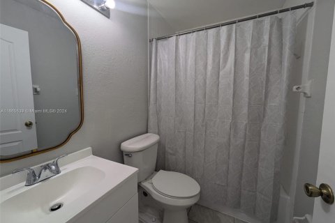 Casa en venta en Hialeah, Florida, 3 dormitorios, 110.55 m2 № 1381936 - foto 11