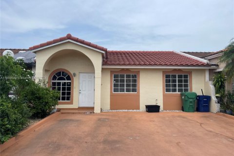 Casa en venta en Hialeah, Florida, 3 dormitorios, 110.55 m2 № 1381936 - foto 1