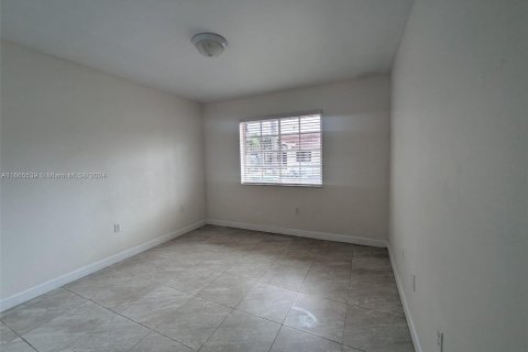 Casa en venta en Hialeah, Florida, 3 dormitorios, 110.55 m2 № 1381936 - foto 10