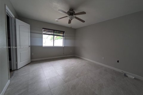 Villa ou maison à vendre à Hialeah, Floride: 3 chambres, 110.55 m2 № 1381936 - photo 5