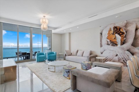 Condo in Sunny Isles Beach, Florida, 4 bedrooms  № 1096066 - photo 1