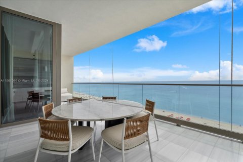 Condominio en venta en Sunny Isles Beach, Florida, 4 dormitorios, 305.37 m2 № 1096066 - foto 17