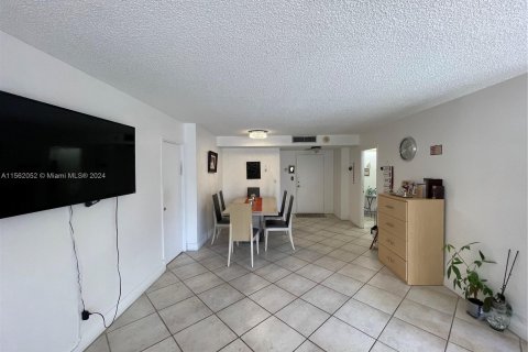 Copropriété à vendre à Sunny Isles Beach, Floride: 1 chambre, 100.98 m2 № 1096110 - photo 4