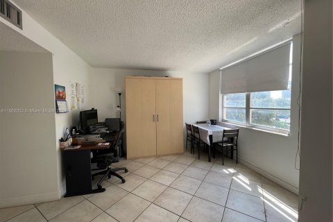 Condominio en venta en Sunny Isles Beach, Florida, 1 dormitorio, 100.98 m2 № 1096110 - foto 3