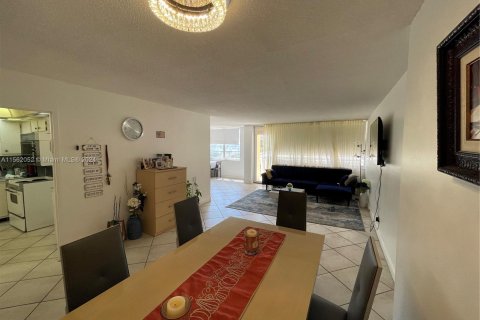 Condo in Sunny Isles Beach, Florida, 1 bedroom  № 1096110 - photo 6