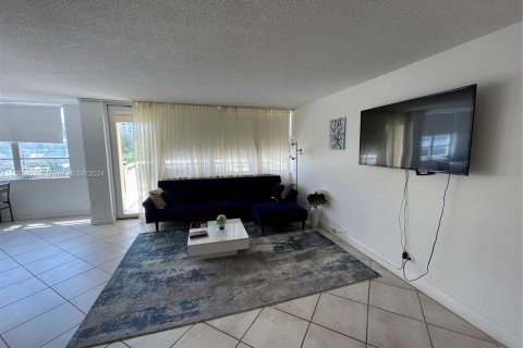 Condominio en venta en Sunny Isles Beach, Florida, 1 dormitorio, 100.98 m2 № 1096110 - foto 5