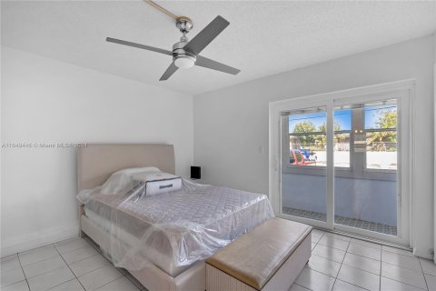 Condo in Miami, Florida, 1 bedroom  № 1331923 - photo 7