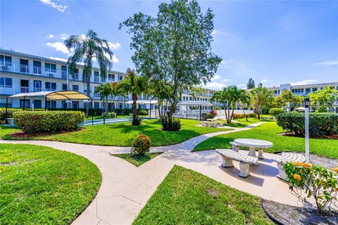 Condo in Miami, Florida, 1 bedroom  № 1331923 - photo 11