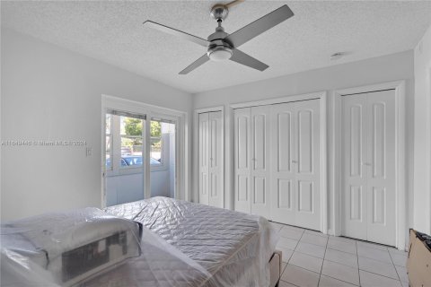 Condo in Miami, Florida, 1 bedroom  № 1331923 - photo 6