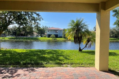 House in Port St. Lucie, Florida 5 bedrooms, 325.34 sq.m. № 1401642 - photo 13