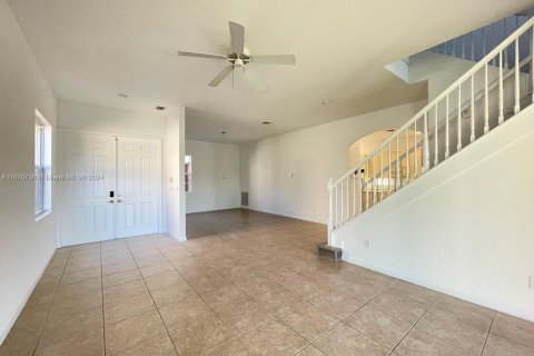 Casa en venta en Port St. Lucie, Florida, 5 dormitorios, 325.34 m2 № 1401642 - foto 4