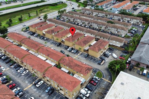 Condominio en venta en Hialeah, Florida, 2 dormitorios, 86.4 m2 № 1401643 - foto 22