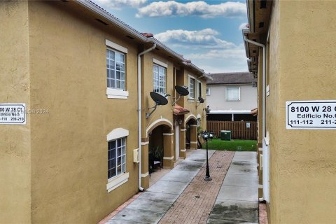 Condominio en venta en Hialeah, Florida, 2 dormitorios, 86.4 m2 № 1401643 - foto 1