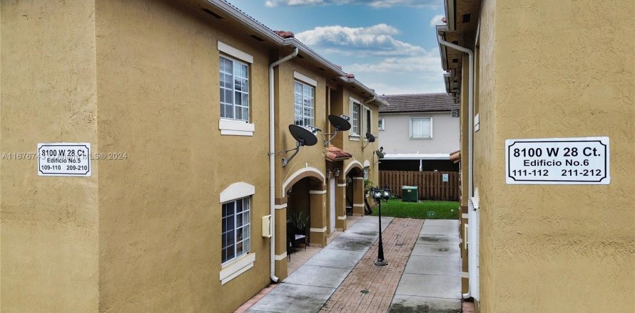 Condo in Hialeah, Florida, 2 bedrooms  № 1401643