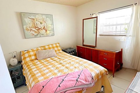 Adosado en venta en Miami Gardens, Florida, 3 dormitorios, 119.84 m2 № 1145848 - foto 1