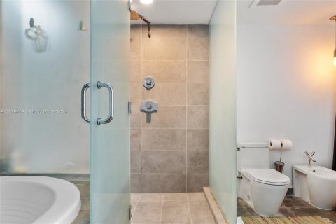 Condo in Miami Beach, Florida, 2 bedrooms  № 1295149 - photo 12