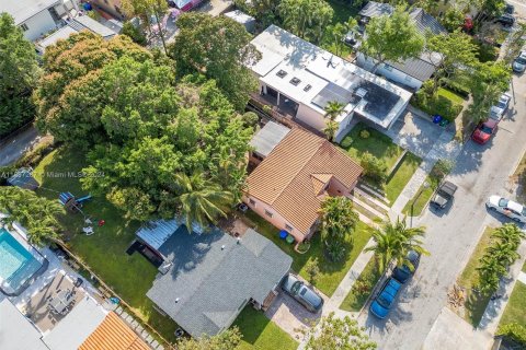 Villa ou maison à vendre à Miami, Floride: 2 chambres, 86.49 m2 № 1080332 - photo 30