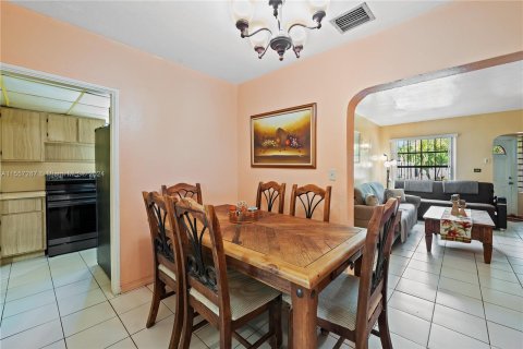Villa ou maison à vendre à Miami, Floride: 2 chambres, 86.49 m2 № 1080332 - photo 18