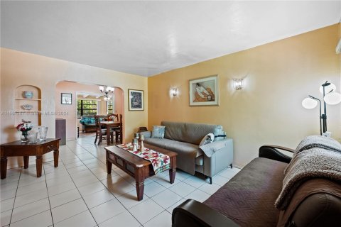 Villa ou maison à vendre à Miami, Floride: 2 chambres, 86.49 m2 № 1080332 - photo 20