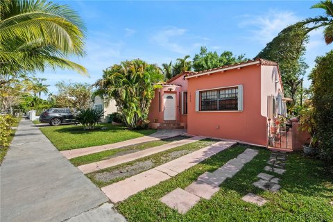 Villa ou maison à vendre à Miami, Floride: 2 chambres, 86.49 m2 № 1080332 - photo 2