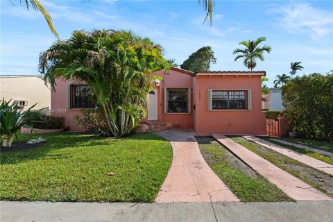 Villa ou maison à vendre à Miami, Floride: 2 chambres, 86.49 m2 № 1080332 - photo 1