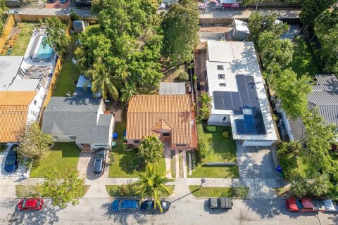 Villa ou maison à vendre à Miami, Floride: 2 chambres, 86.49 m2 № 1080332 - photo 29
