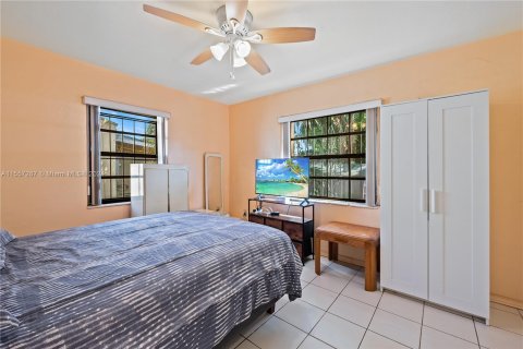 Villa ou maison à vendre à Miami, Floride: 2 chambres, 86.49 m2 № 1080332 - photo 9