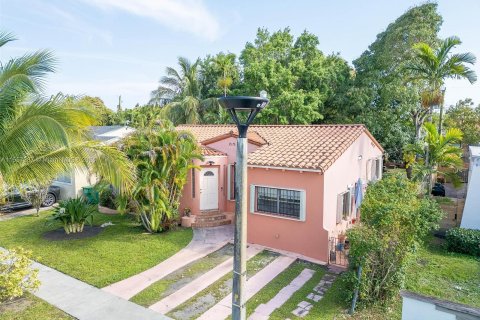 Villa ou maison à vendre à Miami, Floride: 2 chambres, 86.49 m2 № 1080332 - photo 22