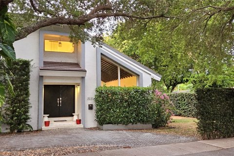 Villa ou maison à vendre à Coral Gables, Floride: 3 chambres, 197.42 m2 № 1184618 - photo 1