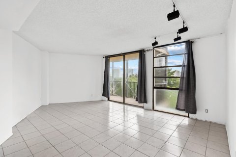 Condo in Miami, Florida, 2 bedrooms  № 1180142 - photo 24