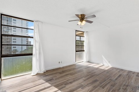 Condo in Miami, Florida, 2 bedrooms  № 1180142 - photo 18