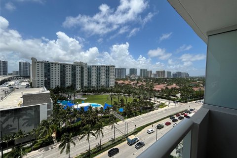 Condominio en venta en Sunny Isles Beach, Florida, 33.44 m2 № 1235996 - foto 3