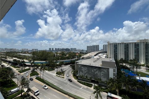 Copropriété à vendre à Sunny Isles Beach, Floride: 33.44 m2 № 1235996 - photo 2