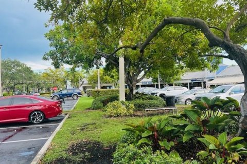 Propiedad comercial en venta en Key Biscayne, Florida № 1236000 - foto 11