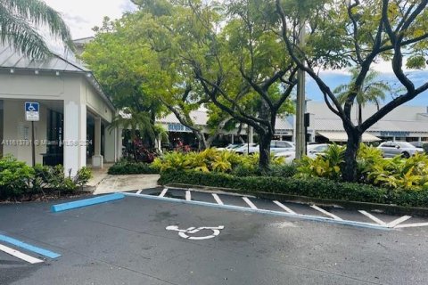 Commercial property in Key Biscayne, Florida № 1236000 - photo 12