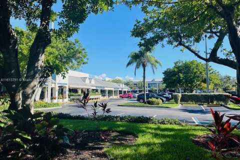 Propiedad comercial en venta en Key Biscayne, Florida № 1236000 - foto 16