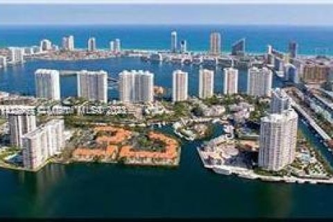 Condominio en venta en Aventura, Florida, 2 dormitorios, 125.42 m2 № 647633 - foto 1