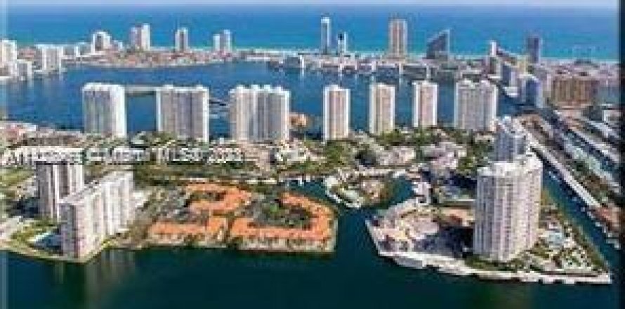 Condominio en Aventura, Florida, 2 dormitorios  № 647633