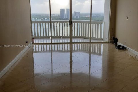 Condo in Aventura, Florida, 2 bedrooms  № 647633 - photo 8