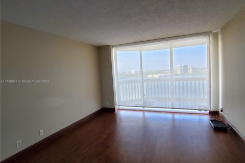 Condominio en venta en Aventura, Florida, 2 dormitorios, 125.42 m2 № 647633 - foto 12