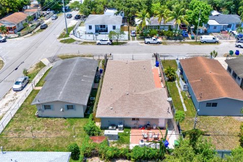 Propiedad comercial en venta en Miami, Florida № 1206587 - foto 5