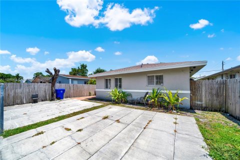 Propiedad comercial en venta en Miami, Florida № 1206587 - foto 3