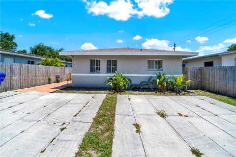 Propiedad comercial en venta en Miami, Florida № 1206587 - foto 2